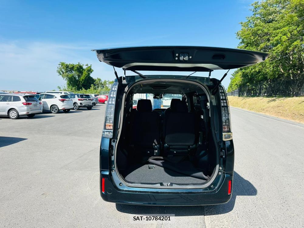 Toyota VOXY 2016 6804170-26