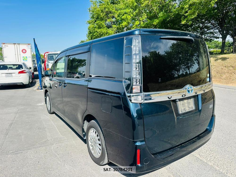 Toyota VOXY 2016 6804170-2