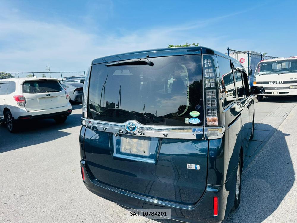 Toyota VOXY 2016 6804170-4