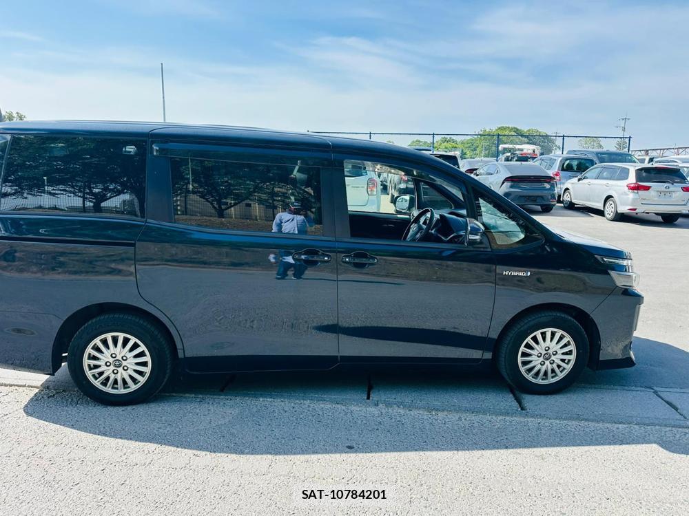 Toyota VOXY 2016 6804170-5
