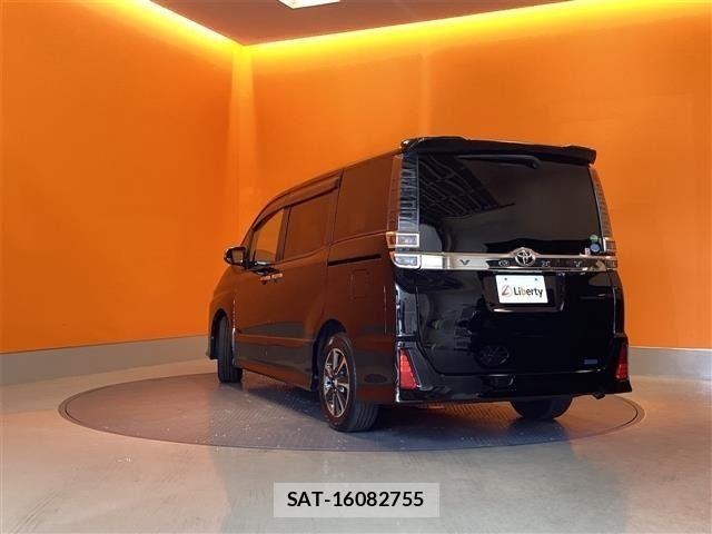 Toyota VOXY 2018-01 6915116-14