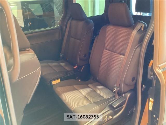Toyota VOXY 2018-01 6915116-19