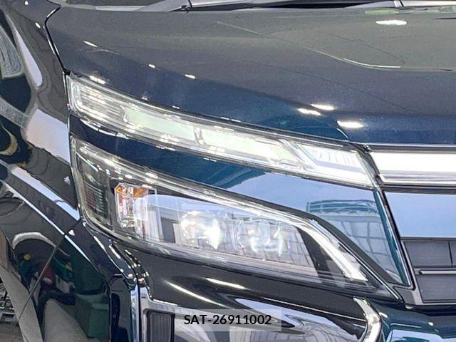 Toyota VOXY 2019-06 6915158-12