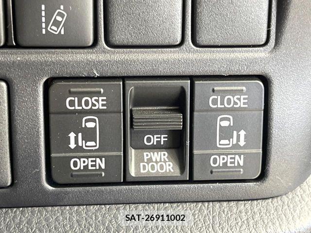 Toyota VOXY 2019-06 6915158-3