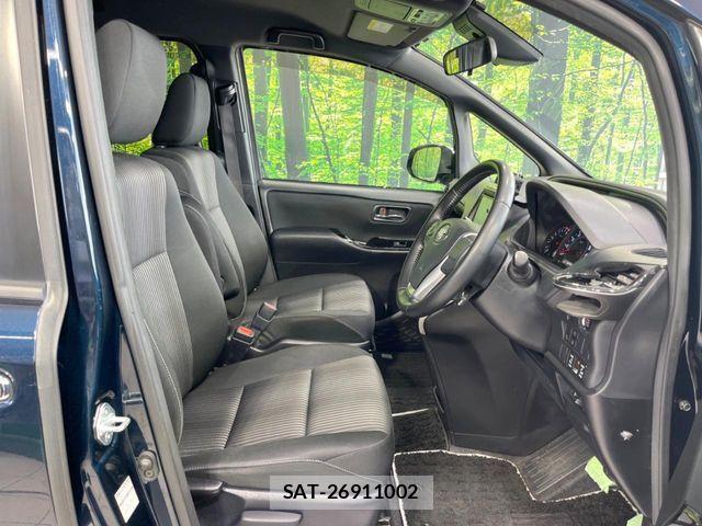 Toyota VOXY 2019-06 6915158-7