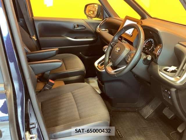 Toyota VOXY 2023-03 6915102-13