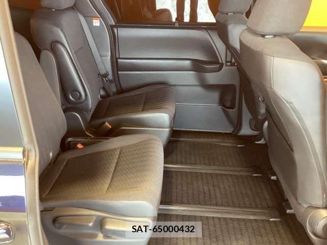 Toyota VOXY 2023-03 6915102-14