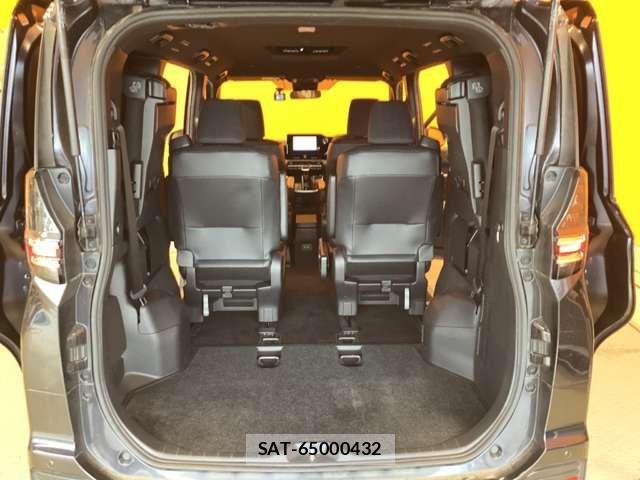 Toyota VOXY 2023-03 6915102-18