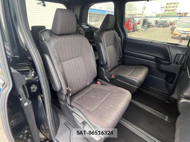 Toyota VOXY 2022-02 6915106-10