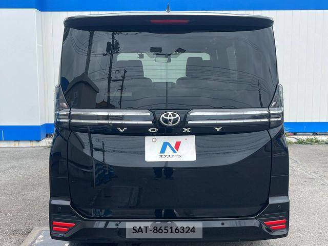 Toyota VOXY 2022-02 6915106-17
