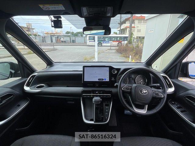 Toyota VOXY 2022-02 6915106-1