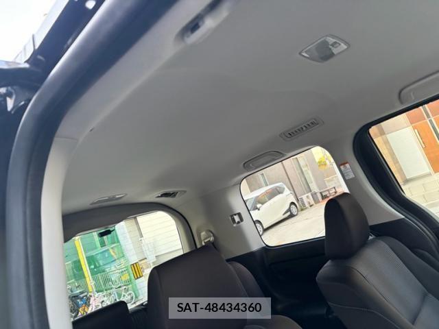 Toyota VOXY 2016-09 6915190-12