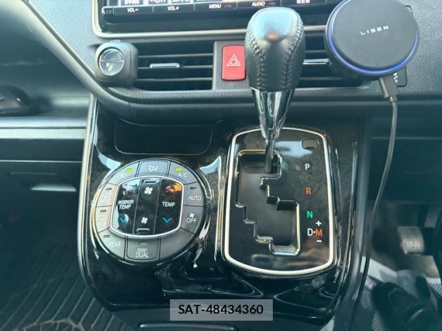 Toyota VOXY 2016-09 6915190-18