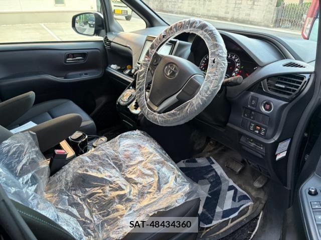 Toyota VOXY 2016-09 6915190-7