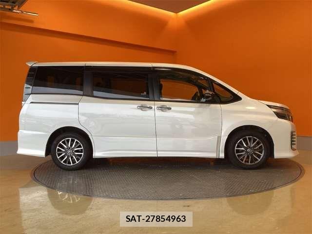 Toyota VOXY 2016-09 6915145-11