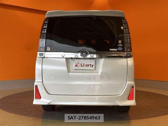 Toyota VOXY 2016-09 6915145-13
