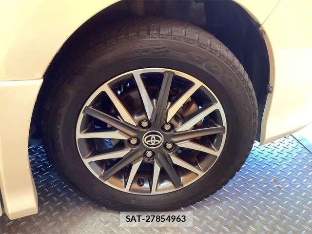 Toyota VOXY 2016-09 6915145-17