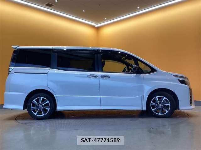 Toyota VOXY 2019-07 6915108-9