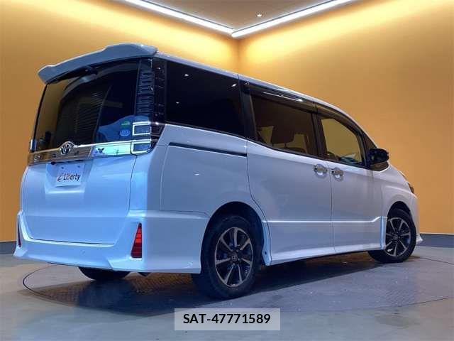 Toyota VOXY 2019-07 6915108-10