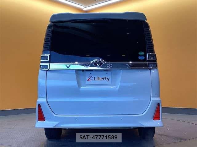 Toyota VOXY 2019-07 6915108-11