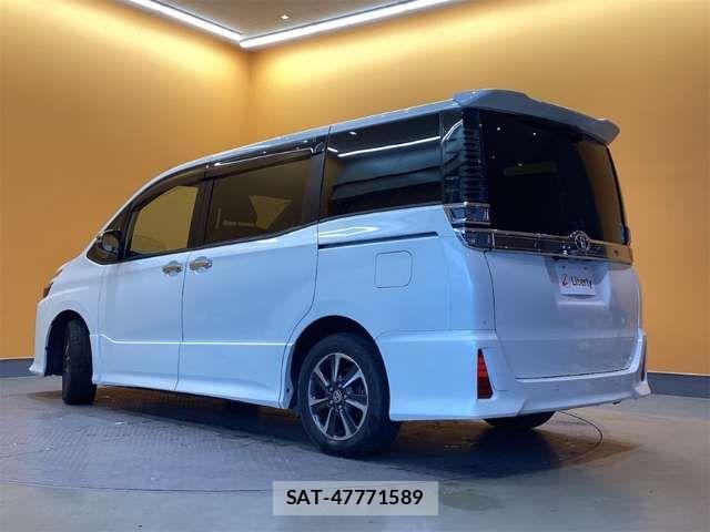Toyota VOXY 2019-07 6915108-12