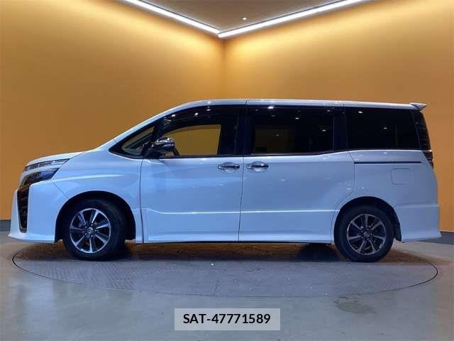 Toyota VOXY 2019-07 6915108-13