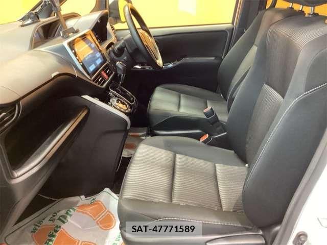 Toyota VOXY 2019-07 6915108-16