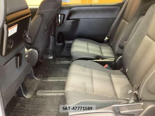 Toyota VOXY 2019-07 6915108-17