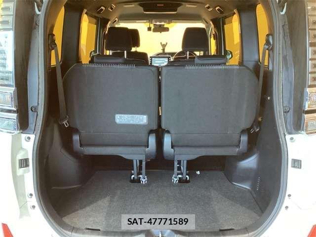 Toyota VOXY 2019-07 6915108-19