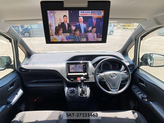 Toyota VOXY 2016-03 6915200-11