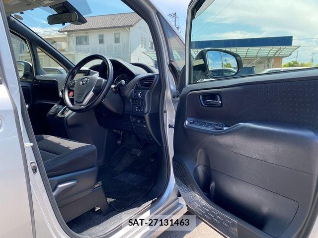 Toyota VOXY 2016-03 6915200-12