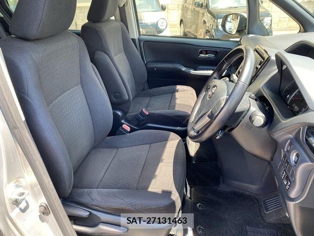 Toyota VOXY 2016-03 6915200-13