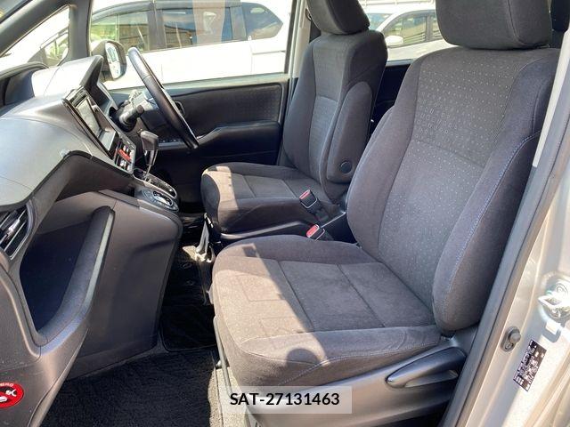 Toyota VOXY 2016-03 6915200-14