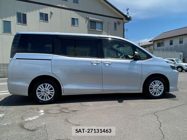 Toyota VOXY 2016-03 6915200-5