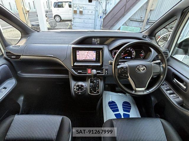 Toyota VOXY 2014-02 6915177-9