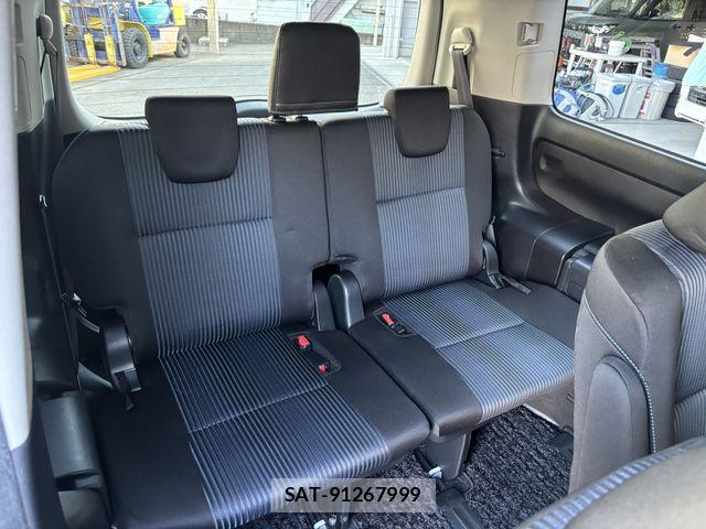 Toyota VOXY 2014-02 6915177-14