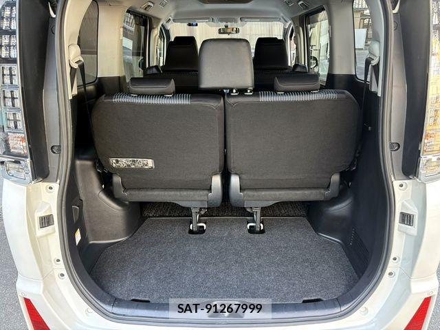 Toyota VOXY 2014-02 6915177-15
