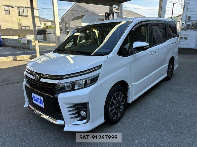 Toyota VOXY 2014-02 6915177-1
