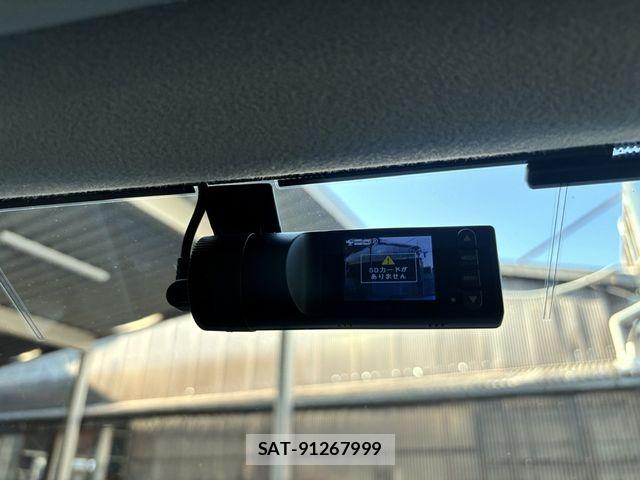 Toyota VOXY 2014-02 6915177-19