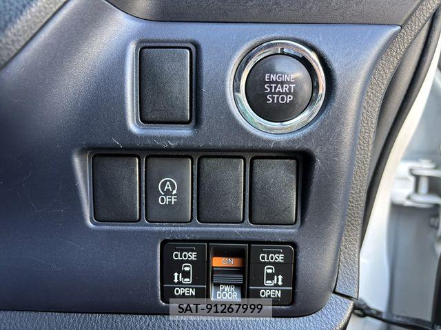 Toyota VOXY 2014-02 6915177-20