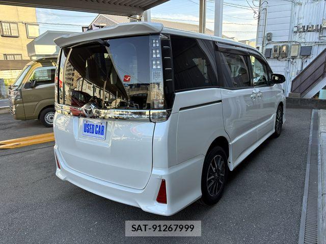 Toyota VOXY 2014-02 6915177-6