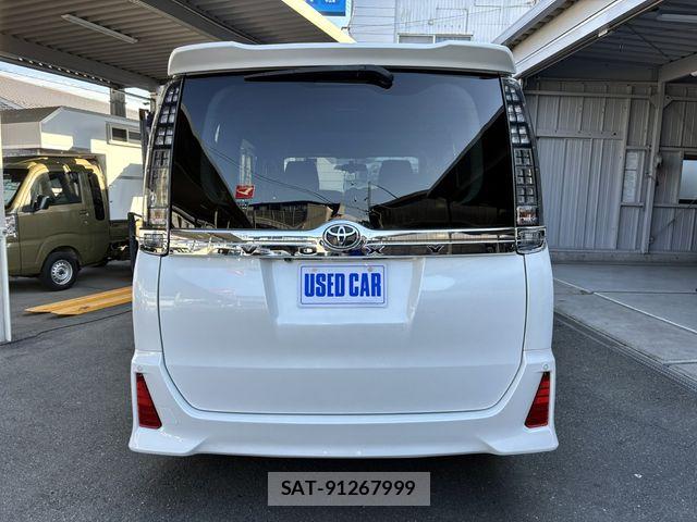 Toyota VOXY 2014-02 6915177-7