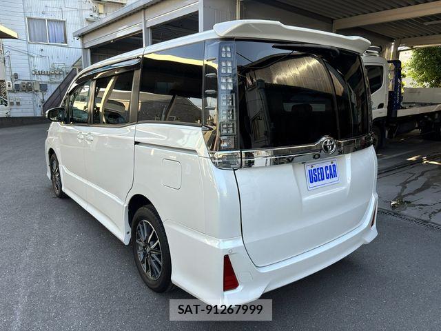 Toyota VOXY 2014-02 6915177-8