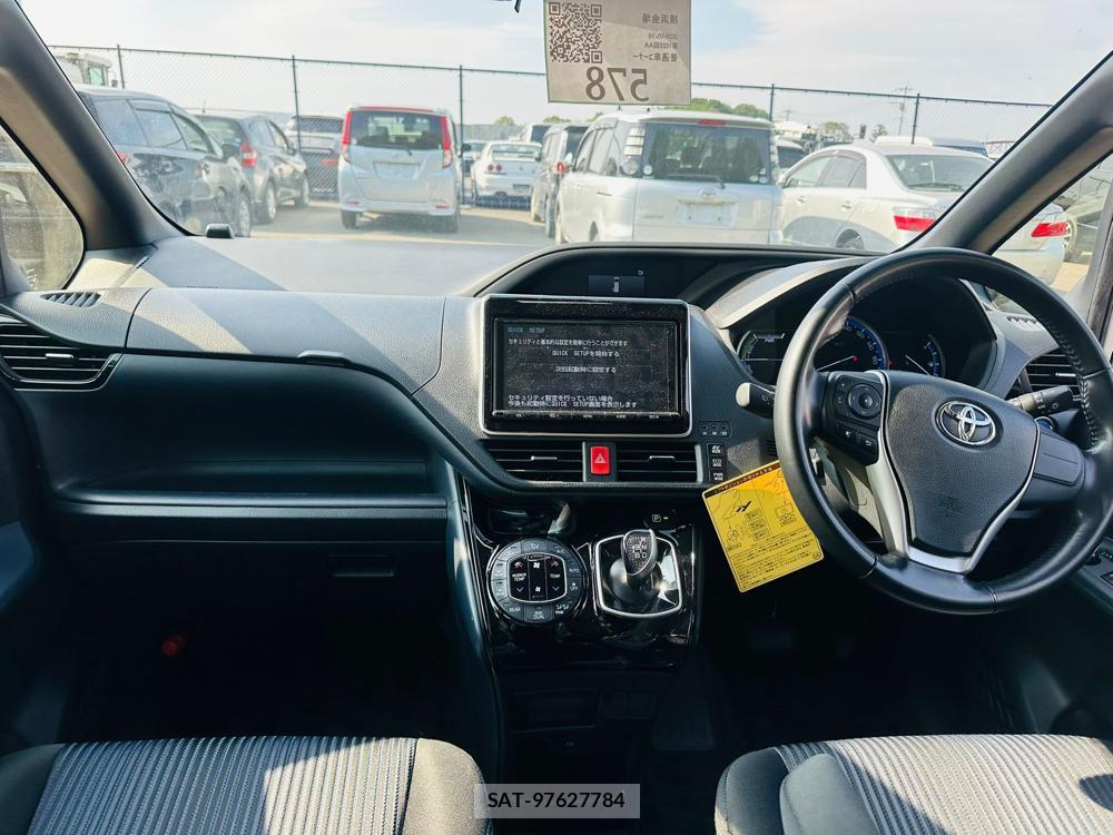 Toyota VOXY 2017 6848849-12