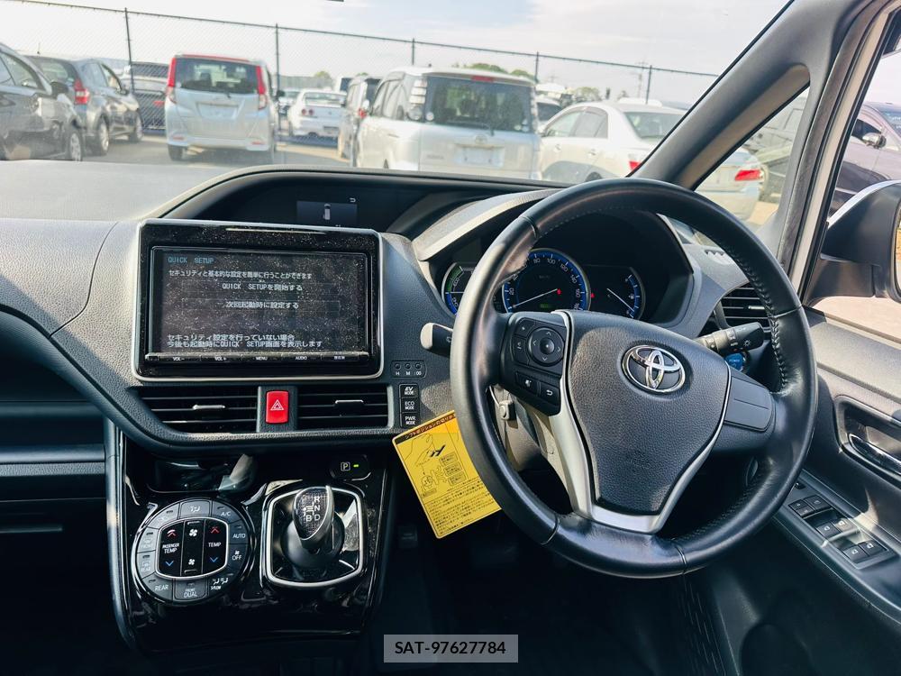 Toyota VOXY 2017 6848849-13