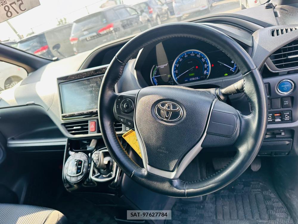 Toyota VOXY 2017 6848849-14