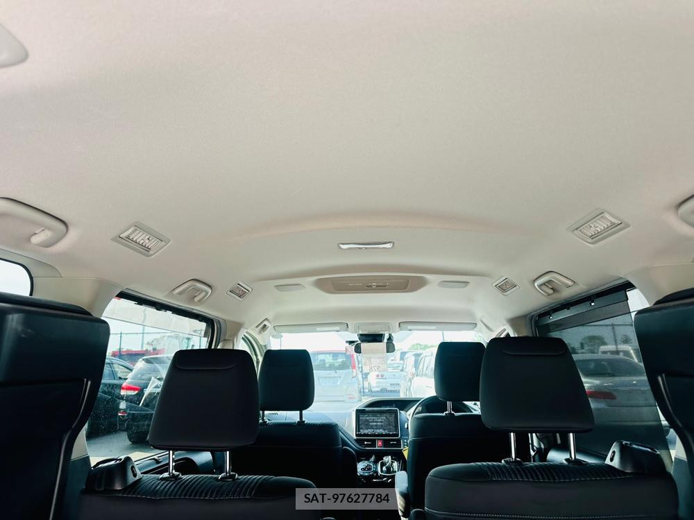 Toyota VOXY 2017 6848849-24