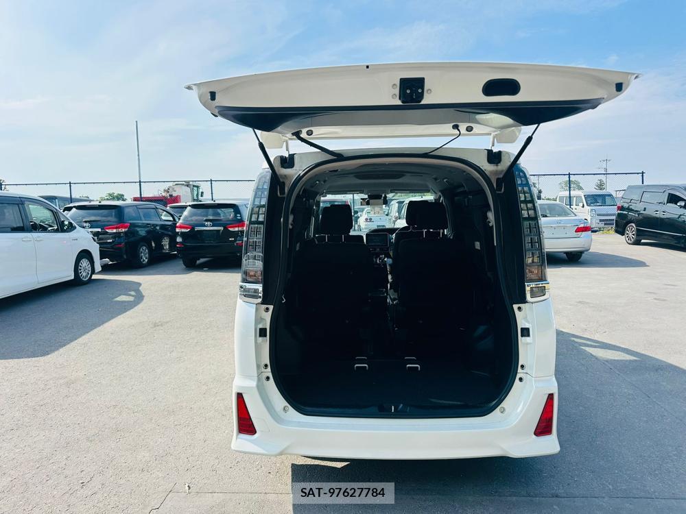 Toyota VOXY 2017 6848849-26