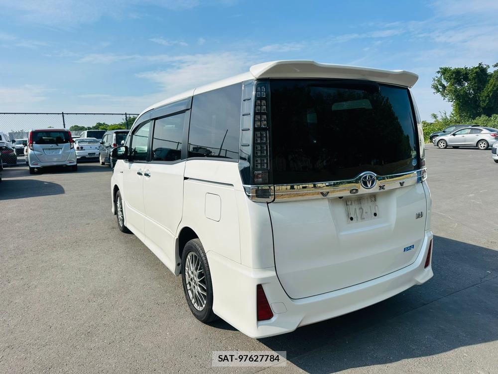 Toyota VOXY 2017 6848849-2