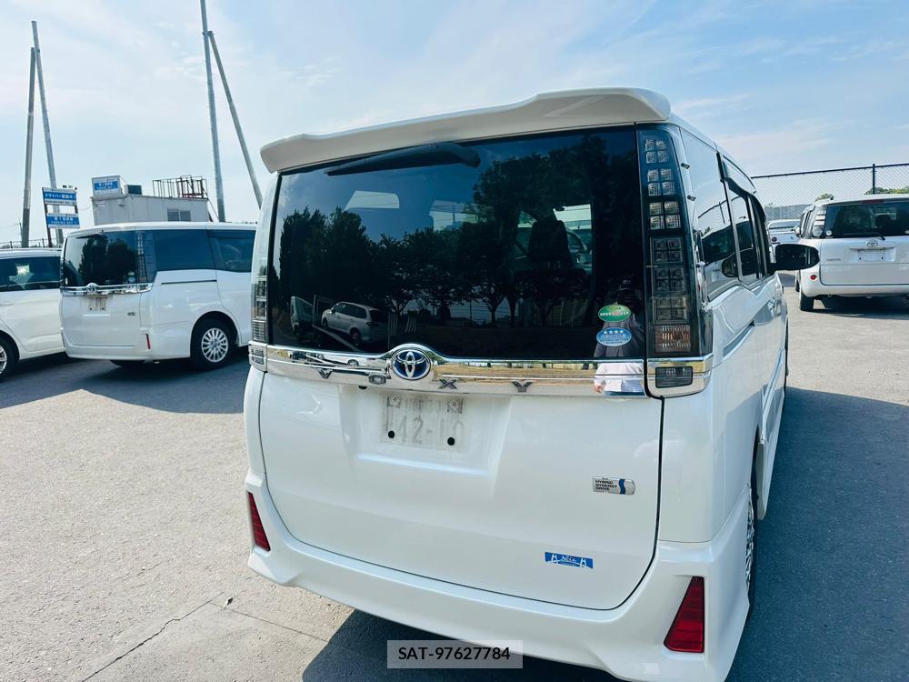 Toyota VOXY 2017 6848849-4